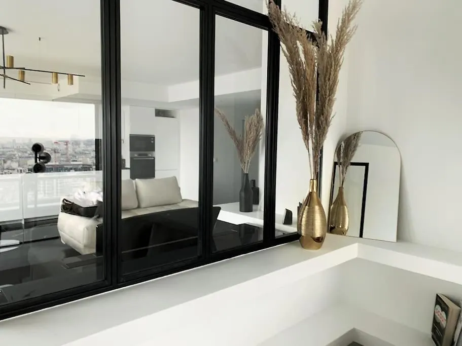 Rare 75m2 Parisian Apartment, Breathtaking Views! *